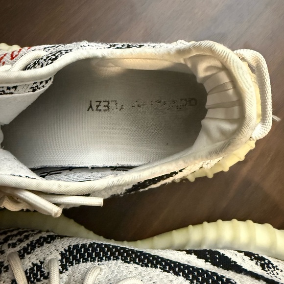 Adidas Yeezy Zebra Pattern Sneakers with Red Accent - Picture 3 of 5